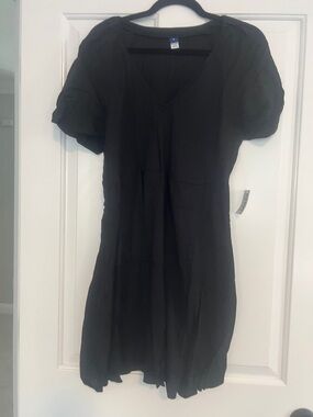 Old Navy Black Tiered V-Neck Short Sleeve Dress